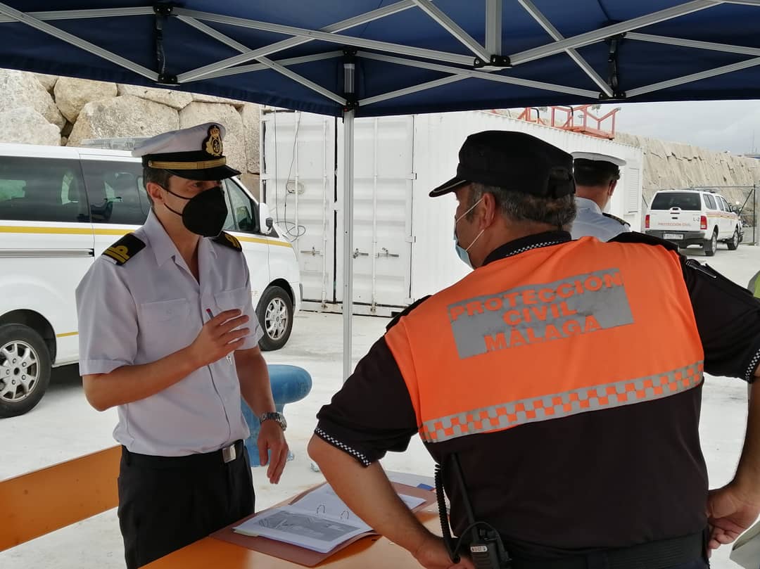 VPCMalaga's tweet photo. 🚨 Ayer participamos en el simulacro del puerto de Málaga #MARSEC21🚢 aportando el montaje del Puesto de Mando Avanzado, que montó el Grupo Logístico de Emergencia #GLE #proteccióncivilmalaga https://t.co/7bp2sc1qxd