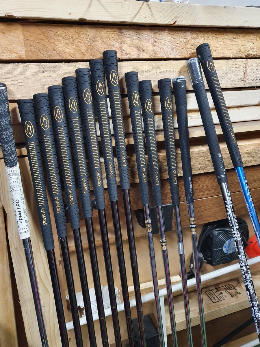 Best part of 3 hrs biggest regripping session I've ever done mixture of grips for irons wedges woods 😅
