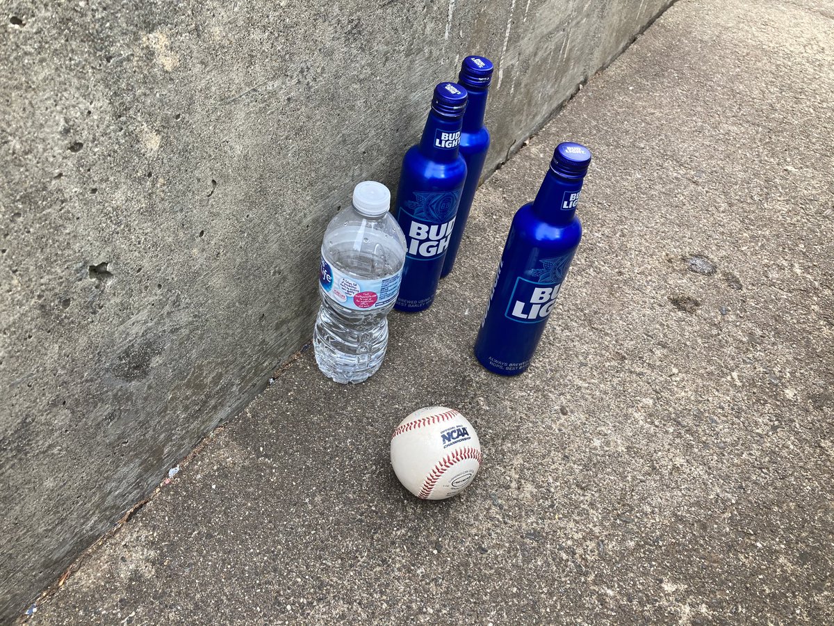 GoooIrish's tweet photo. So much better than MLB https://t.co/8CSRmFTYYR