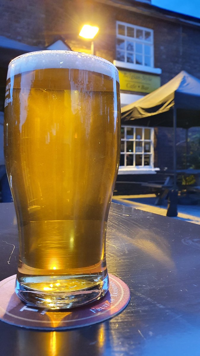 Just_De_One's tweet photo. Bank Holiday weekend begins @hopsbelgianbar #JustDeOne https://t.co/TuxcxrOC8g