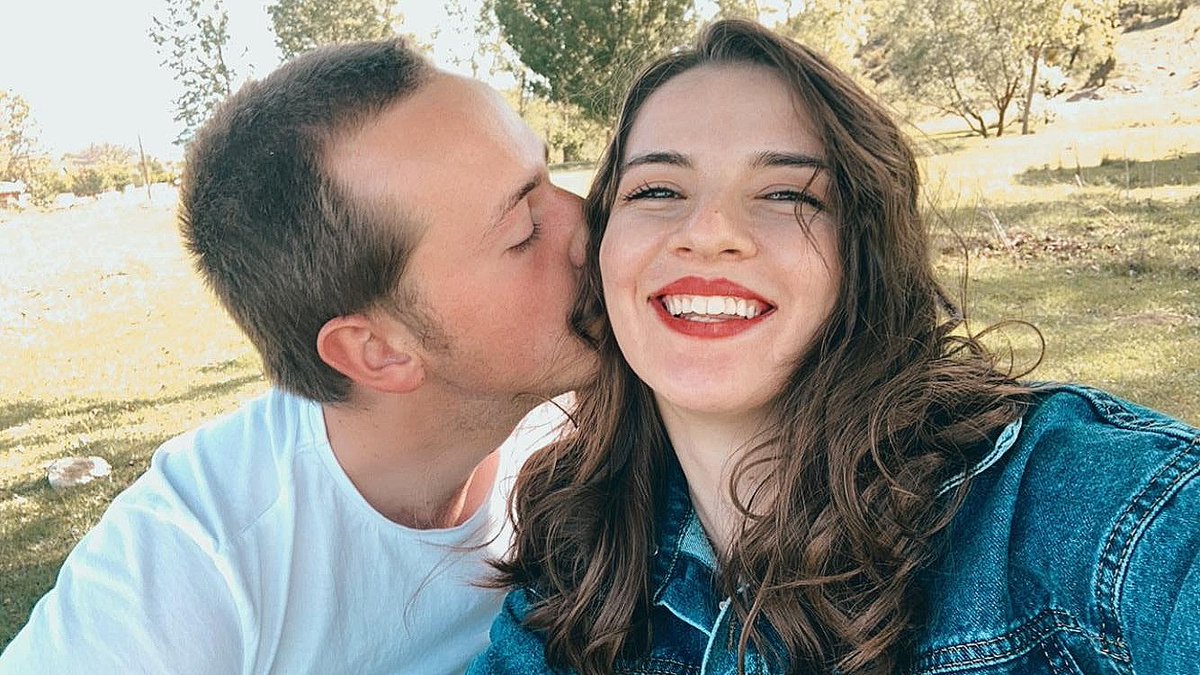 "Ama ikimiz de şöyle demeyeceğiz: 
'Nasıl gidiyor?' veya 'Seni görmek ne güzel!' Çünkü seni görmek her zaman güzel olacak."