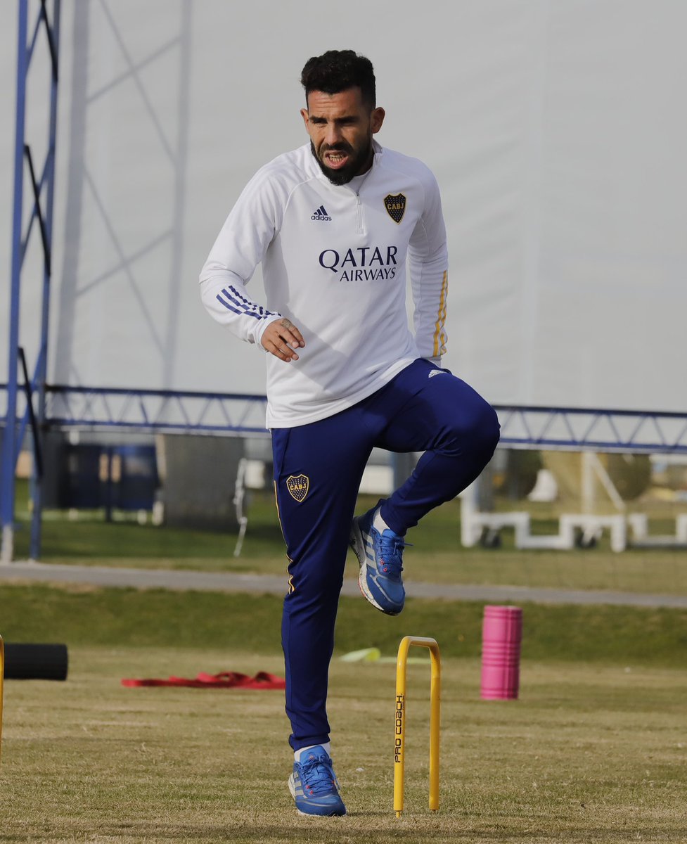 __CarlitosTevez's tweet photo. Hoy entrenamos de cara a la final del lunes !!! Lo dejamos TODO por estos colores 💙💛💙 https://t.co/jHlehrTz9a