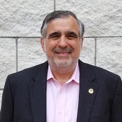 BerkeleyHaasIBD's tweet photo. "Americans believe that inside every person there is a little American trying to get out.  It's not true. We need to recognize our historic biases when working w/ intern'l clients.  It's essential to put yourself in the clients shoes ," IBD class Speaker Col. (RET) Steve Rotkoff https://t.co/EflyFGmJKt