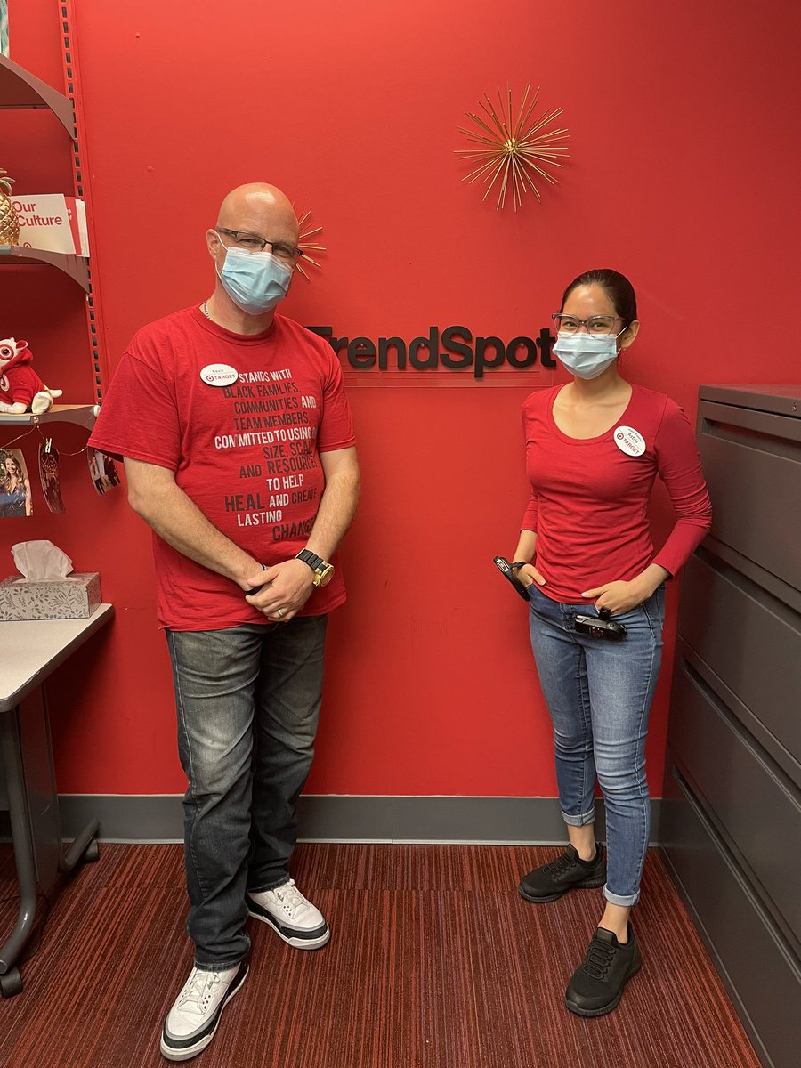 jillian_la4's tweet photo. BIG CONGRATULATIONS to Astrid on her internal promotion from Fulfillment TM to Service &amp; Engagement TL!!!🎉 I cannot wait to see all the great things you are going to do up front to help serve our guests &amp; to help all families discover joy. @brandonsmitha  #worksomewhereyoulove https://t.co/6BetSIcA8n