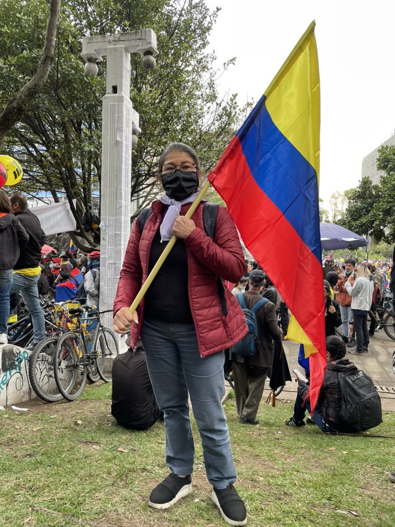 SandraComunes's tweet image. #AEstaHora en el Parque Nacional se presenta @AdrianaLucia, la resistencia y la valentía de este pueblo no se compara con nada. #UnMesDe #ParoNacional28M es la muestra que Colombia se cansó de las mentiras y de estos Gobiernos tiranos.