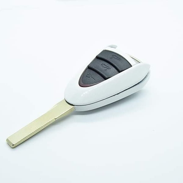 custom_car_key's tweet photo. Stunning #carrarawhite #Porsche key completed today. This is #howitshouldbe. Get in touch if you want your own #customcarkey. More at https://t.co/RXurDaBy1o 
#porsche911 #porschecayman #porscheboxster https://t.co/CDwoj0haha