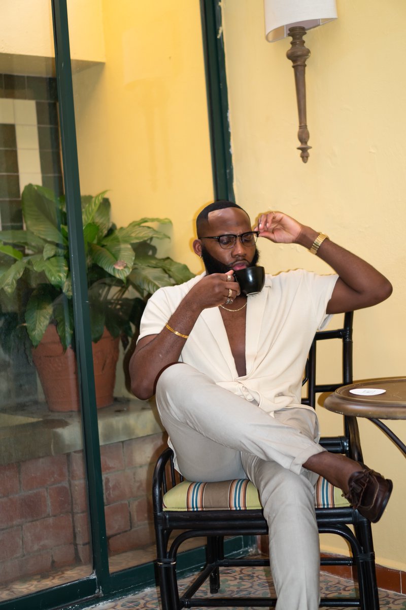 scotchporter's tweet photo. Today’s #SPMan is Deontay Wright from East Saint Louis. He is a Finance Manager who loves our Beard and face products. To Deontay, self-care & wellness are the purest forms of self-love. Click ⬇️to take 50% off select beard + face collections
https://t.co/hhMVIxaxTB
#ScotchPorter https://t.co/sjewQBltPv