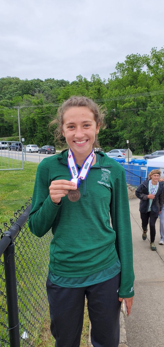 desototrack's tweet photo. 4x200m relay finished 7th All State!!💥💥💥💥🔥 Taylor Jones Stephany Latham Meghan Mellor Erika Mellor!!!! https://t.co/MxJosvqMBv