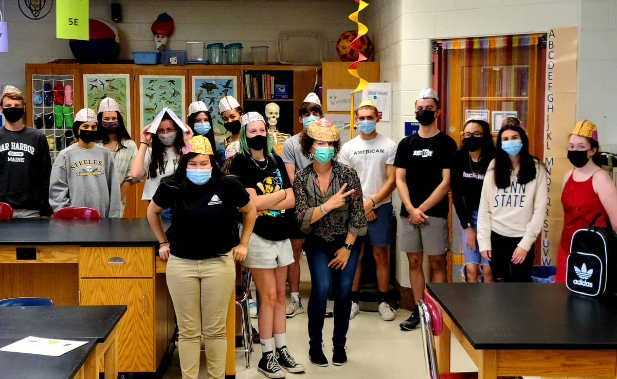 MsGsci's tweet photo. A &amp; P students donned their Brainy Hats &amp; shared some brain knowledge along the way  
                   🧠👍🏽

#brain #anatomy #physiology #nervoussystem # https://t.co/YCg2xQJtjA