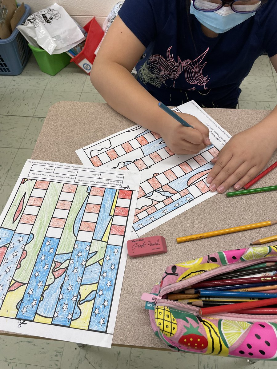 LRawlinDodge's tweet photo. Leaning about Memorial Day and  creating agamographs. @KRESLibrary @artwithjennyk @ajgerson https://t.co/ORdNdJucjE