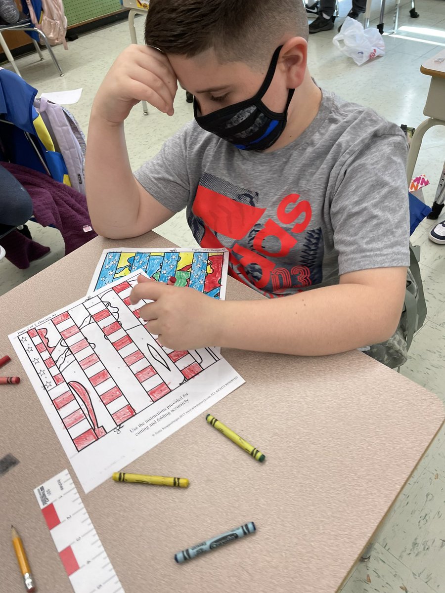 LRawlinDodge's tweet photo. Leaning about Memorial Day and  creating agamographs. @KRESLibrary @artwithjennyk @ajgerson https://t.co/ORdNdJucjE