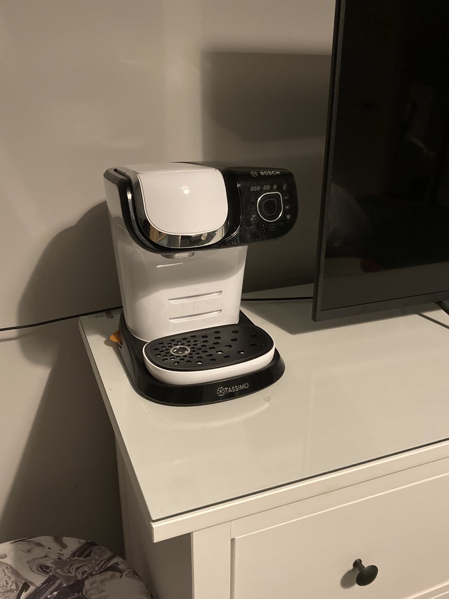 SusanMcG3's tweet photo. @IAmChrisRamsey @4pmWineTimeBaby the coffee machine in our bedroom means we start every day the right way...with a coffee in a bed. 

Thats a lie, i have a 6month old baby...but before that, it was lush

#sma #ShaggedMarriedAnnoyed https://t.co/8T0Az2fSZQ