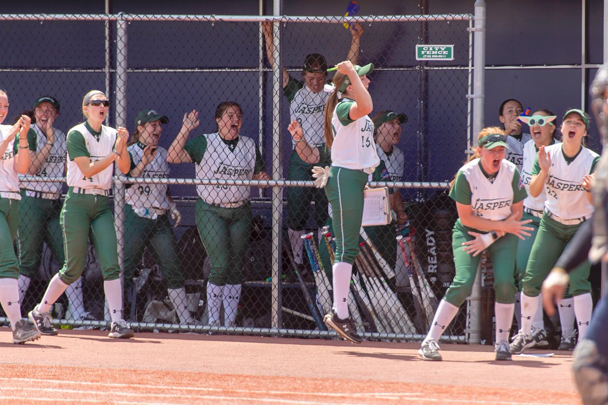 JaspersSoftball's tweet photo. Name a better hype squad than this dugout 💁‍♀️🎉 https://t.co/yvMOhRIR5E