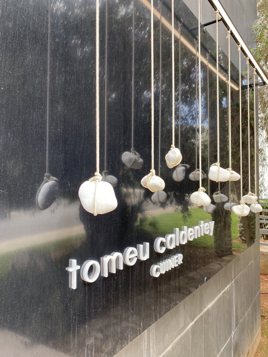 Serra0960's tweet photo. Na @CaterinaUT i jo hem anat a can @TomeuCuiner a dinar, espectacular tot. Un arròs de mar i terra (bolets, porc, guàtleres  i bacallà) imprescindible. Un altre concepte de restaurant. Molt recomanable.@TomeuCaldentey 👏👏👏👏 https://t.co/oOHBx4NCQI