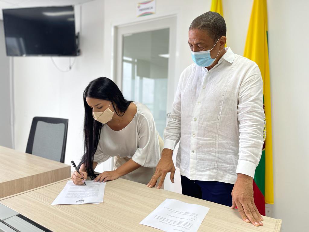 En horas de la mañana se llevó a cabo en la sede principal de la Asamblea Departamental, la posesión de Verónica Payares Vásquez, militante del Partido Liberal quien fungirá como diputada de Bolívar luego del fallecimiento de Hernando Padaui