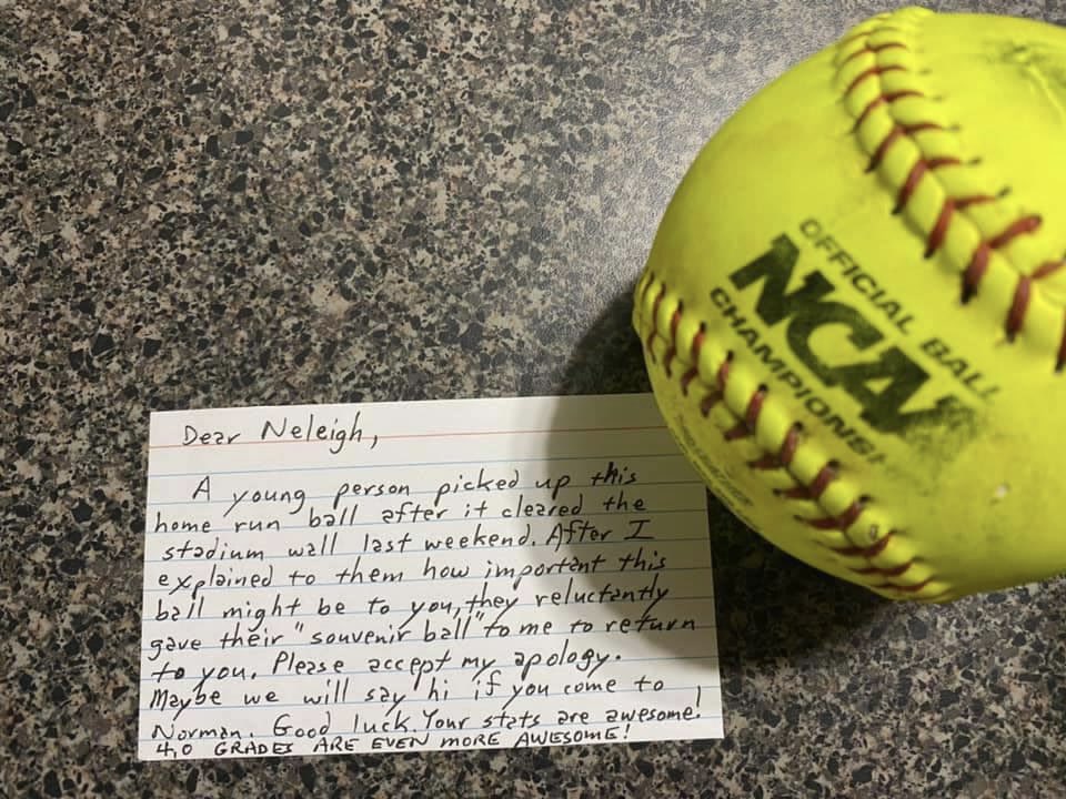Shoutout to this @OU_Softball fan who took the time to mail @GoShockersSB’s Neleigh Herring her home run ball from last weekend’s regional. #midwestisbest