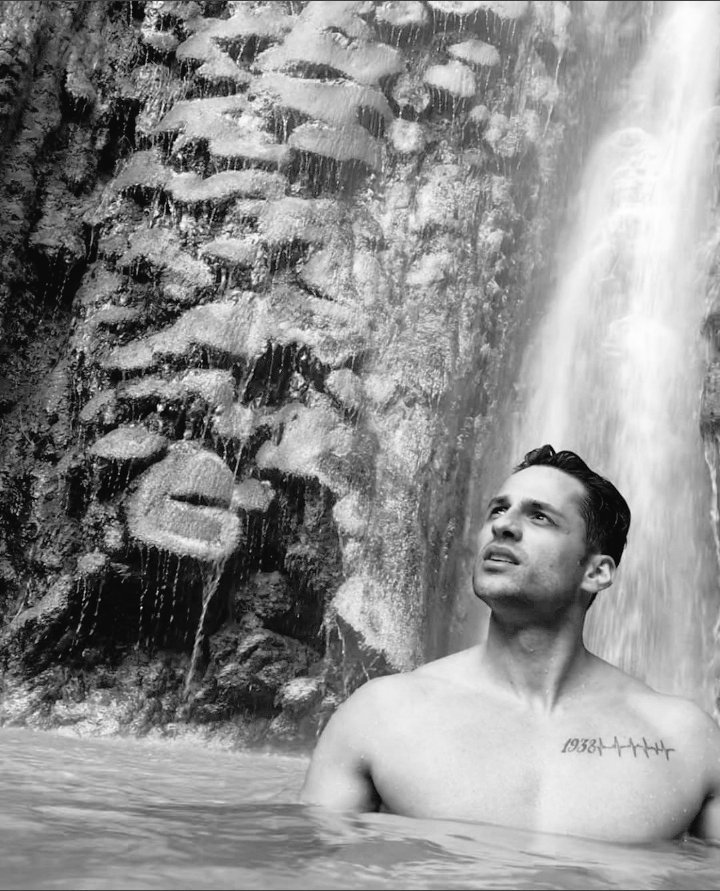 emdlyrics's tweet photo. İnstagram'da yorum yapmaktan da
post atmayı unuttuk ama adam taş. 
💣
#EkinMertDaymaz • #EMDFC https://t.co/vFzbBfA8sI