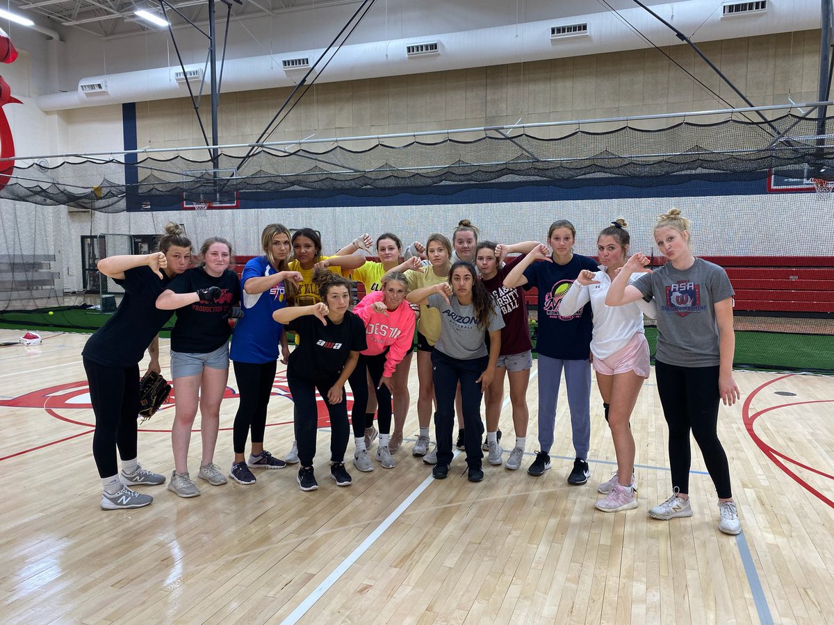 SlingerSoftball's tweet photo. 🌧 🌧 stay away these girls just want to play!
So… we will say it… We are very unhappy about what the weather decided to do with our game time!
@mro_shs
@SlingerOwlsAD
#NoSoftballToday #SlingerOwls https://t.co/6MfLxHgT5A