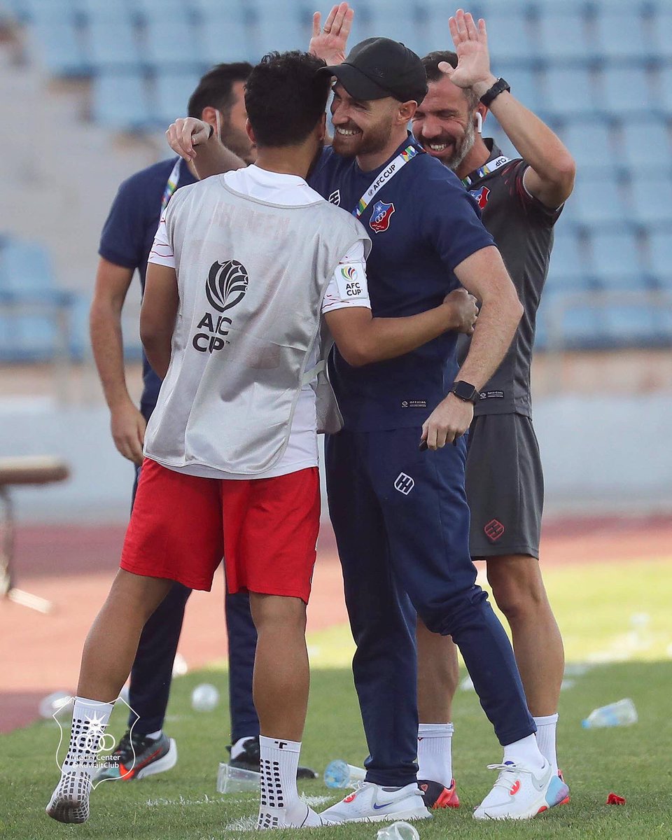 CarlosGonJuarez's tweet photo. THIS SPECIAL FEELING ⚽️🤩... Grateful for the enormous work of players and staff in these 10 days of hard work in the group stage of the Asian Cup... Mission accomplished, we are in the NEXT ROUND!!! ☑️🔴🔵 #AFCCup2021 #1stgroup #jordan #kuwaitclub #faisaly https://t.co/OaoSDlaeoy