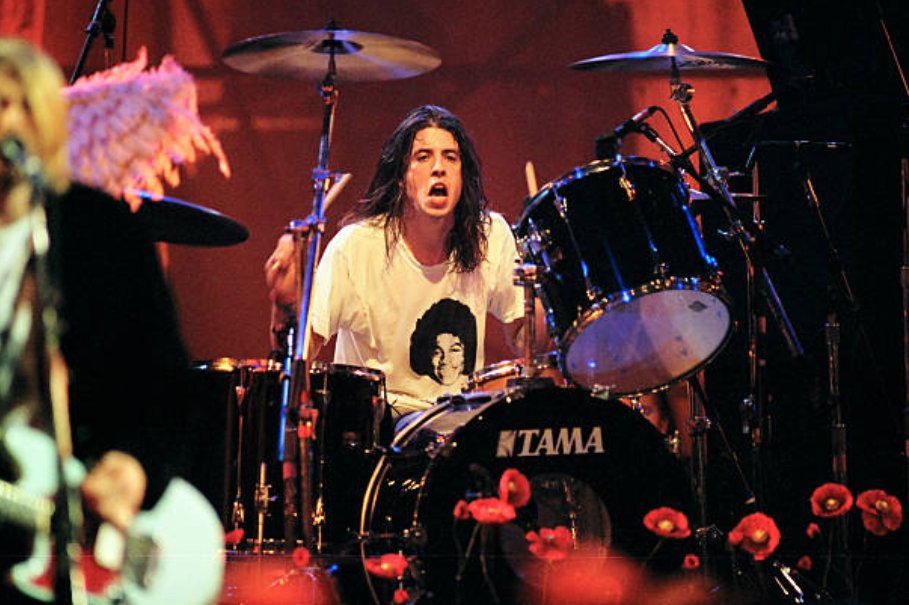 BoredWeb3's tweet photo. Dave Grohl at the Nirvana MTV Unplugged, 1993. 📷 Jeff Kravitz. https://t.co/fHF8xNP5d3