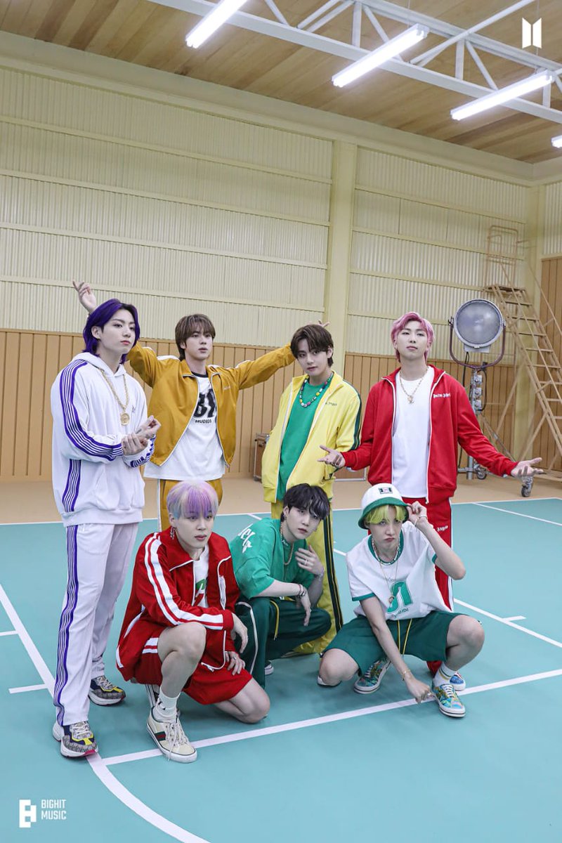 BTSARMYINFINIT7's tweet photo. BUTTER🧈de @BTS_twt debuta en el 3er puesto del UK Singles Charts empantanado con "Dynamite como el pico más alto de la banda en el listado. 
#BTS #BTSARMY #BTS_Butter #BUTTERARMY 

Amyforev https://t.co/chpd8PveOk