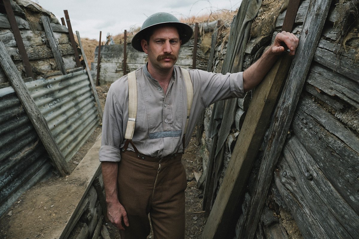 THE WAR BELOW es una sobria película de la Primera Guerra Mundial que narra la evolución de la guerra de trincheras a una carrera por construir tuneles. La encuentras en línea.  
#SamHazeldine #TomGoodmanHill #KrisHitchen