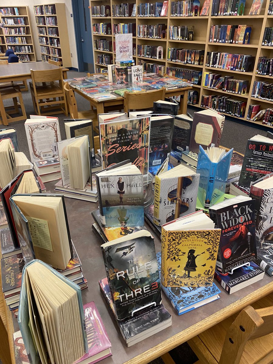 LCMSLib's tweet image. LCMS is ready for #summercheckouts ❤️ easy grab and go style! Let’s keep up that reading momentum! #LCMS #SRVUSD #SRVLibraryLove