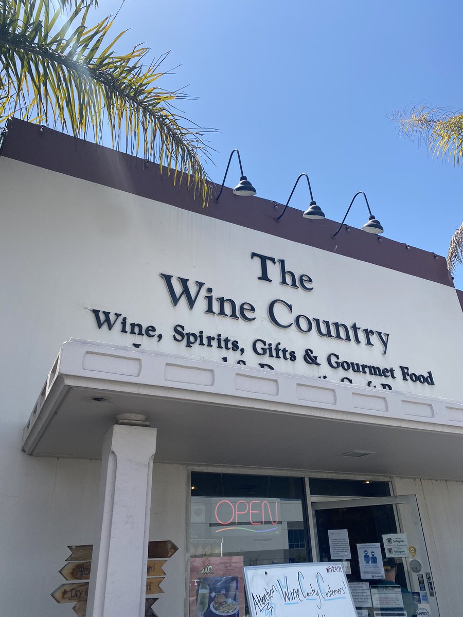 OCGreekGrl's tweet photo. I couldn’t resist 🤦🏻♀️ #WineProblems @mayacamaswine
This spot has an incredible selection from all of the world. I’ll be back for sure!
#WineVibes ✨ #NapaValley #CabernetAllDay 🍷 https://t.co/an7qyX9OfL