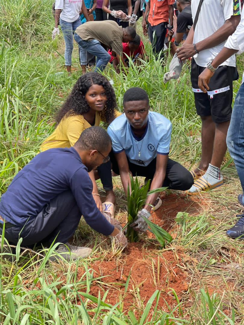 JcinUnn's tweet photo. Special thanks to our partners @Gray2GreenMov
and @AIESECEnugu 

Join JCI today in saving our planet, one  tree at a time.

#jciunn
#jciunnlife 
#CollaborateForImpact https://t.co/PsimKN7jkV