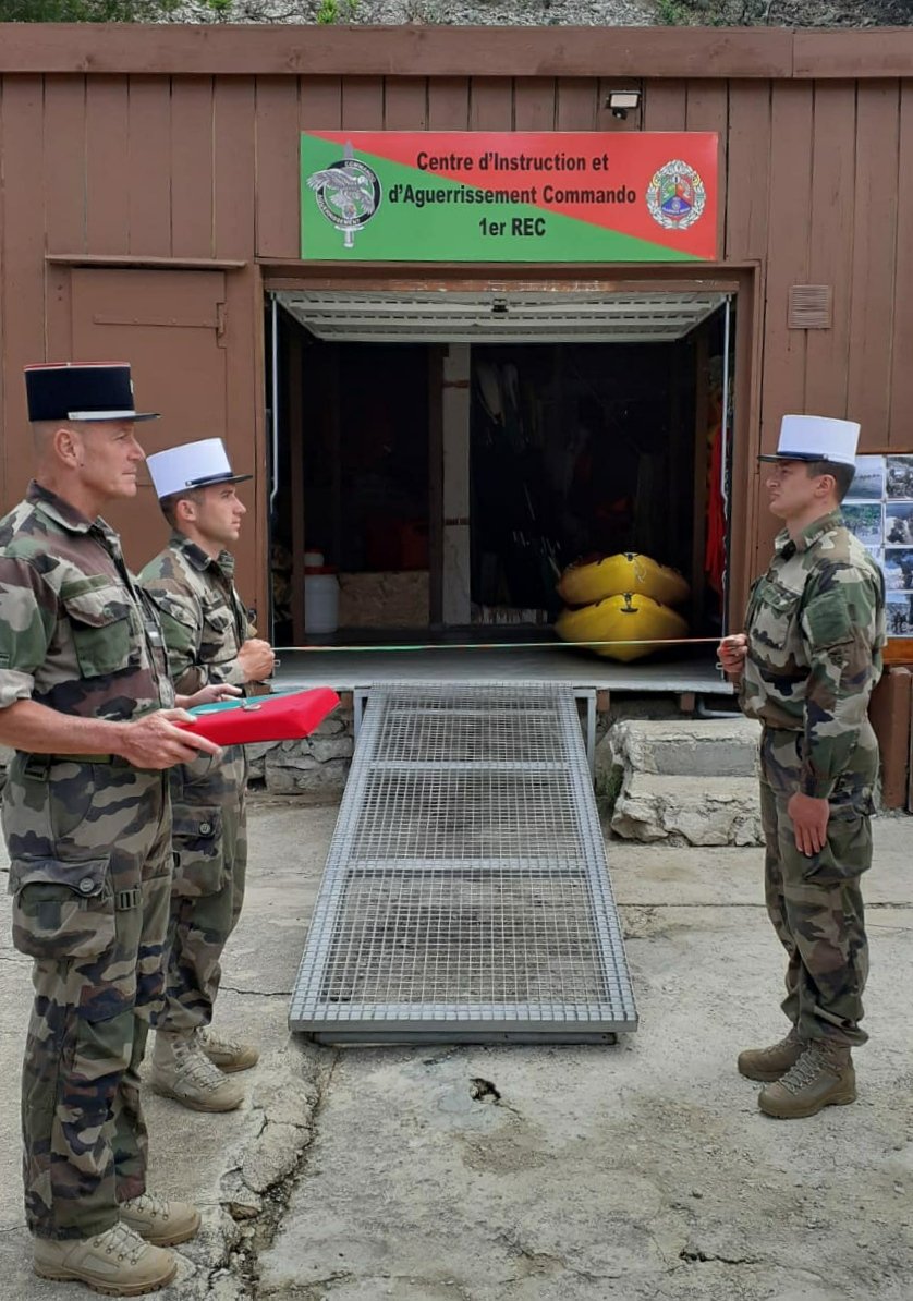 Chefdecorps1REC's tweet photo. Le #1REC inaugure le centre d'instruction et d'aguerrissement commando (CIAC), avec son port de mise à l'eau, à la calanque de Port-Miou à Cassis, et ses pistes d'audace au fort du Montrose à Marseille https://t.co/rga5J44G1o