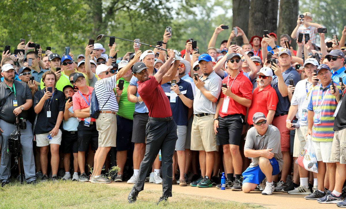 Watching Tiger.

Before smartphones and after smartphones.