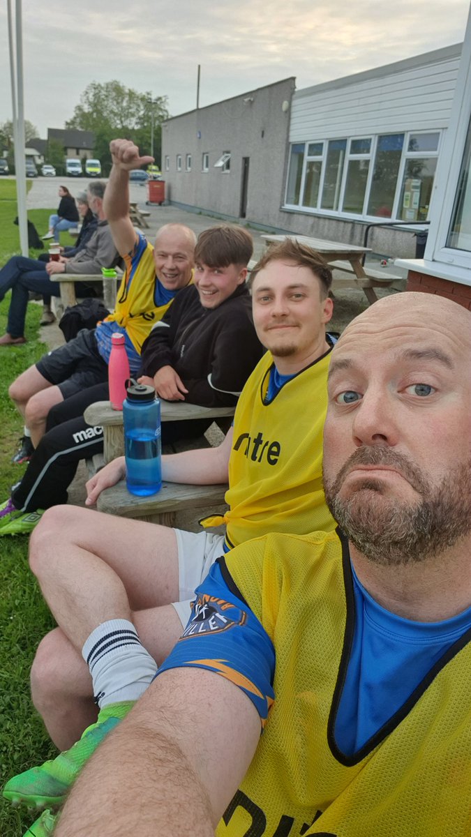 leemissons's tweet photo. Always a pleasure to chuck an egg about and then enjoy a beer with these goons. 4 wins and a draw later and i'm sore, but a great way to start the weekend. Viva La Baa-Baas 💪🏻 https://t.co/5n2HaNuL7r