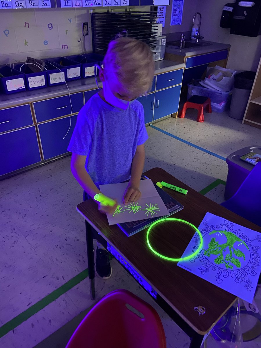 msflanary's tweet photo. Gg is for Glow and Giggles! #BackwardsBootcamp @MVESEagles https://t.co/Td9nnsy6Jx