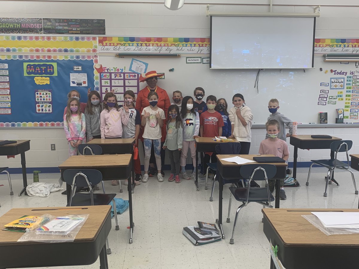 spetersen76's tweet photo. Where in the world was Mrs. Petersen today?  Meeting her Walker Wildcats 3rd grade Science and Social Studies Ss in person! More stops next week! #d181proud @CCSD181 @elmd181 @WildcatsWalker https://t.co/nGOSFqFXSj