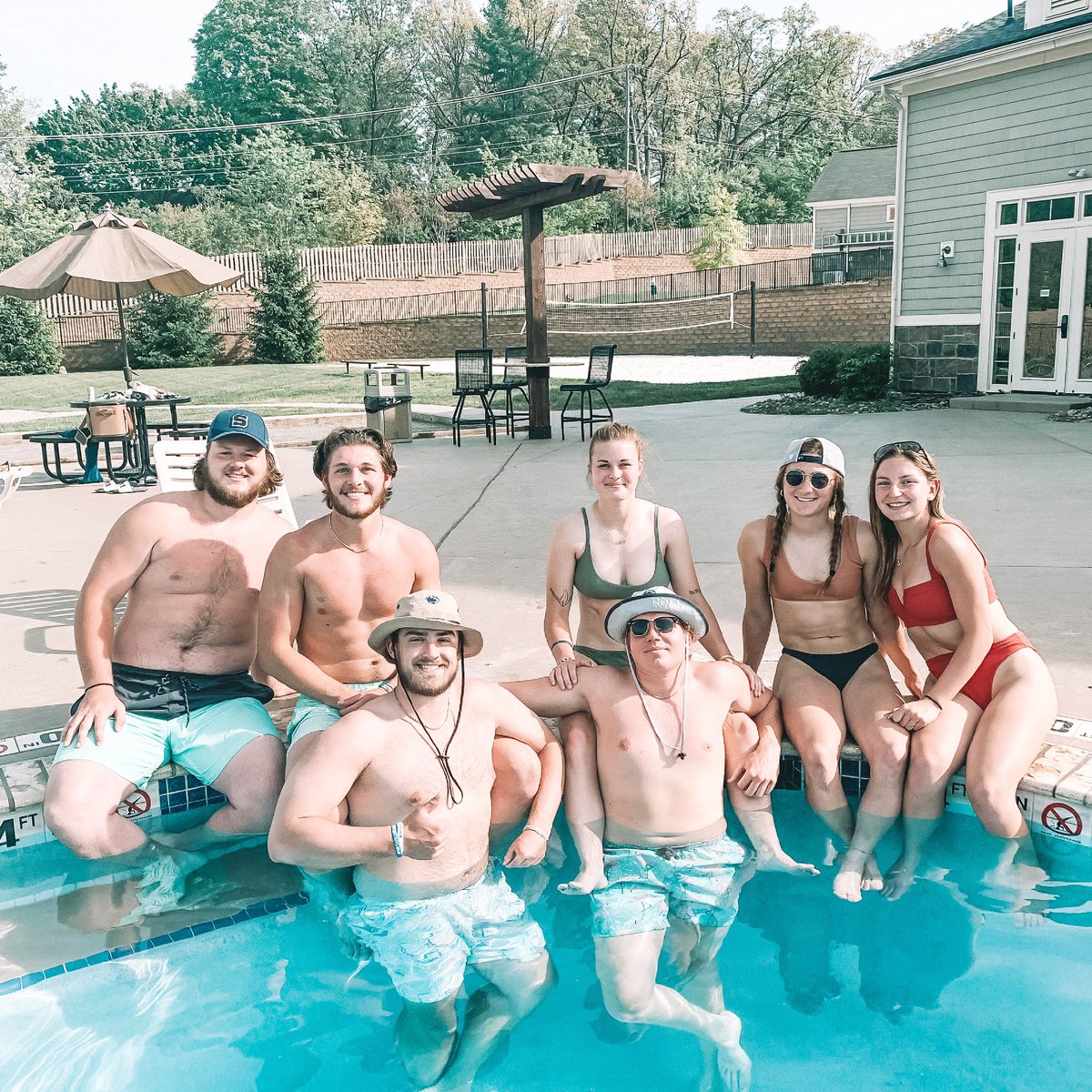 RetreatStateC's tweet photo. 🙌🏼Feel Good Friday!🙌🏼 
Take the time this weekend to enjoy our amenities rain or shine!😎🌤 
#liveherelivewell #studenthousing #retreatyourself #relaxingweekend https://t.co/AVHHj12010