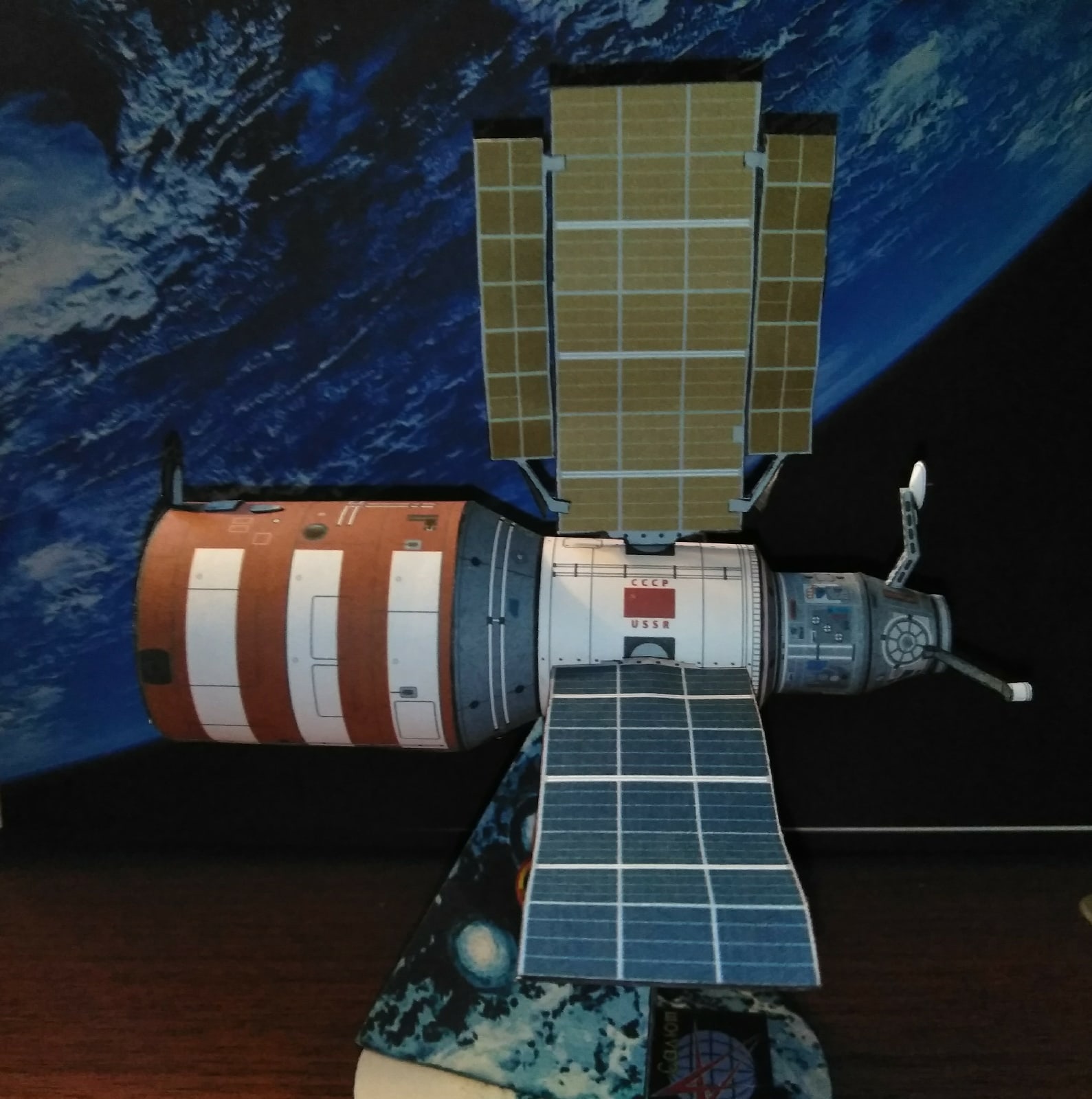 Станция салют 7. Станция салют 7. Станция салют 7. Спутник салют 7. Салют-7 катастрофа.