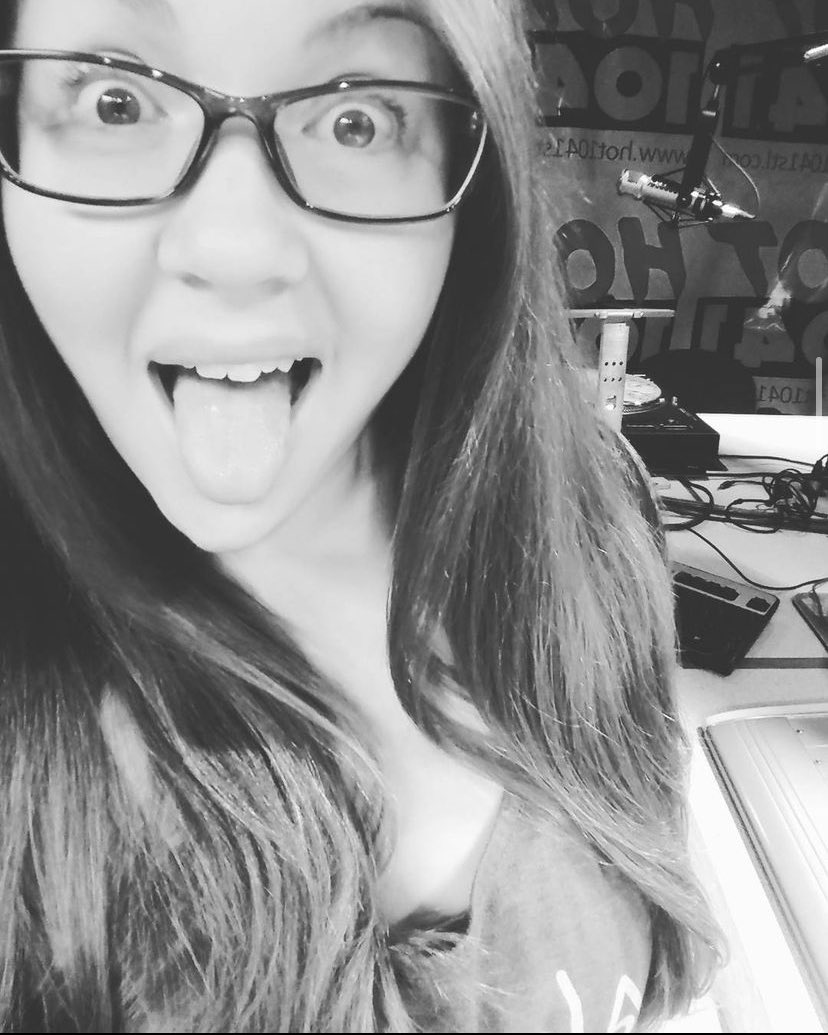djsinamin's tweet photo. Ayy!💥I’m back at it tonight 7-9pm on @hot1041stl for the Memorial Day Mix Down!! 🎉🎉 #blessedandfavored #stl #femaledj #coredjs #derrtydjs #bssdjcrew #pioneerdj #seratodj #party #friday #weekend #itsavibe https://t.co/5yTsbzsNO2