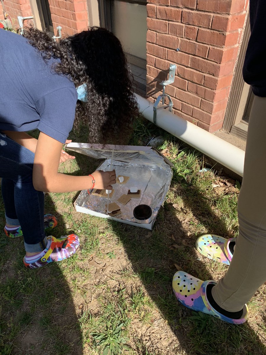 <a href="/kennelly_school/">Kennelly School</a> 6th graders exploring the greenhouse effect by making solar ovens and enjoying s’mores! Thank you @pepespizzeria for the boxes! <a href="/HartfordSuper/">Dr. Andraé Townsel</a> <a href="/hartfordclimate/">Hartford Climate</a> <a href="/Resilience1o5C/">Climate Resilience</a> <a href="/UConnCIRCA/">CT Institute for Resilience & Climate Adaptation</a> <a href="/ClimateGenOrg/">Climate Generation</a>