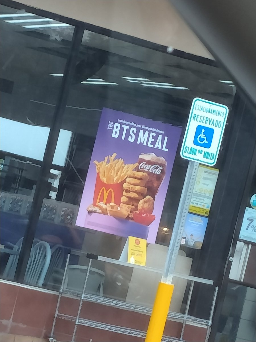dani_c30's tweet photo. I ate the potatoes on the way home HAHAHA #BTSxMcDonalds #BTS #BTSMeal #btspuertorico I loved the Cajun sauce so much ๐คฉ (I did not get the bag because I had other things in the order) https://t.co/xpsNGLNhEU