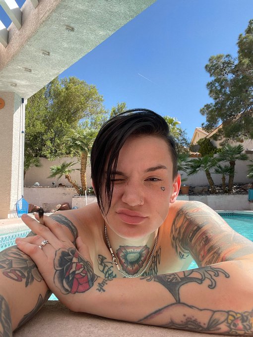 Come on! It&rsquo;s $3 to join me.... on onlyfans 🤗☀️ https://t.co/eSPbeJmLLk https://t.co/y1XWq24aSl