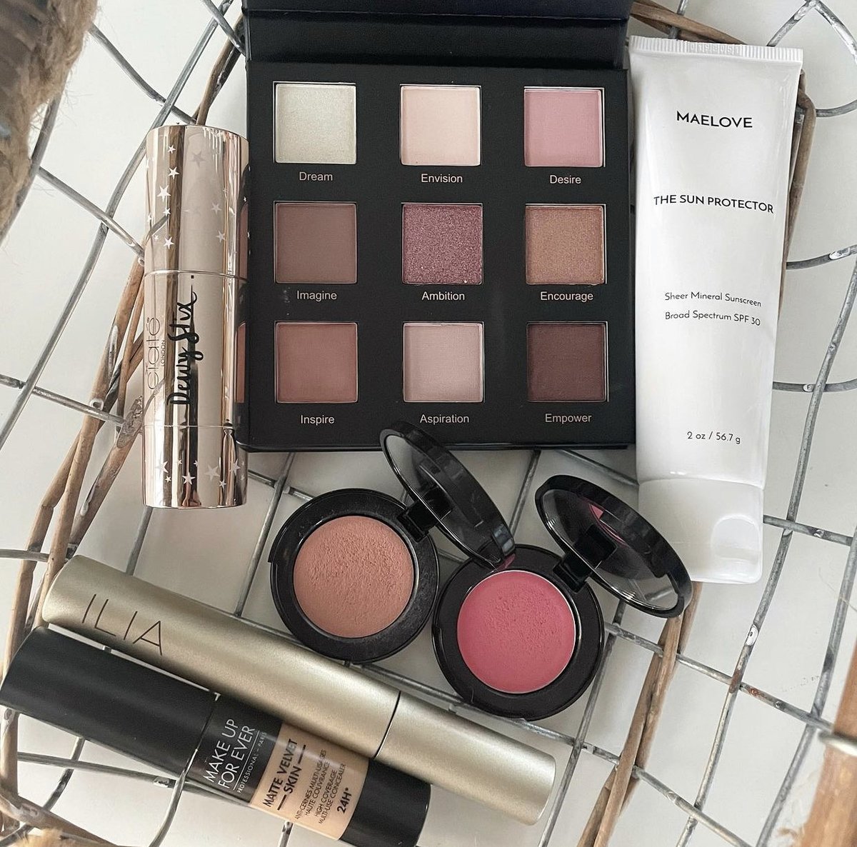 REALHER MakeUp tweet media