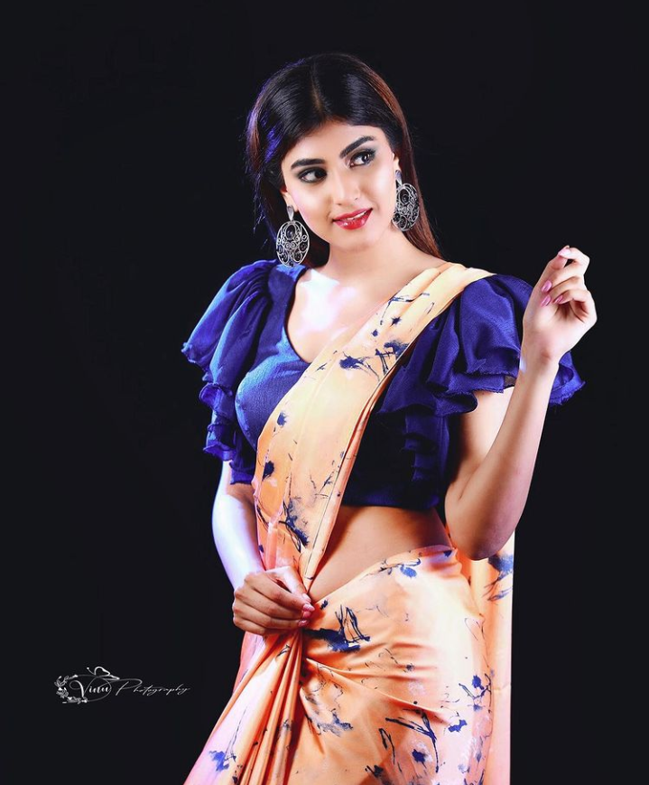 Officialdivya2's tweet photo. Throwback.........

❤

#Divyasuresh #Divya #BBK8 #Throwback #✨💖 https://t.co/lHuS3pwkEN