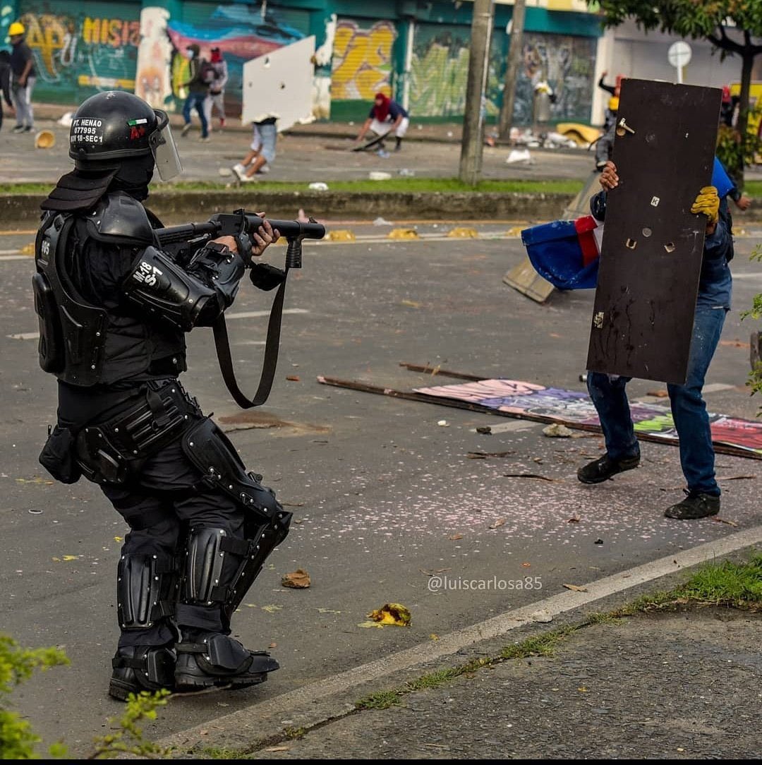 CDLM1312's tweet photo. "Hay que rechazar la violencia de ambas partes"

La violencia de ambas partes: https://t.co/at1DtLG3QZ