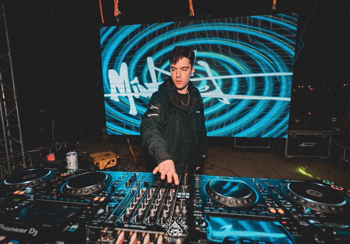 ComePresents's tweet photo. Photos from our @MeSoWobbly, @Mindsetmusic_, @BigCity_Bass, and @TalktoHumorMe show are now post on our Facebook at the link below! Head over that way for the full album.

https://t.co/8AuPZBaXSf

Photos by Grayson Hall Photography/Dark One Photos https://t.co/A7U4adNOsg