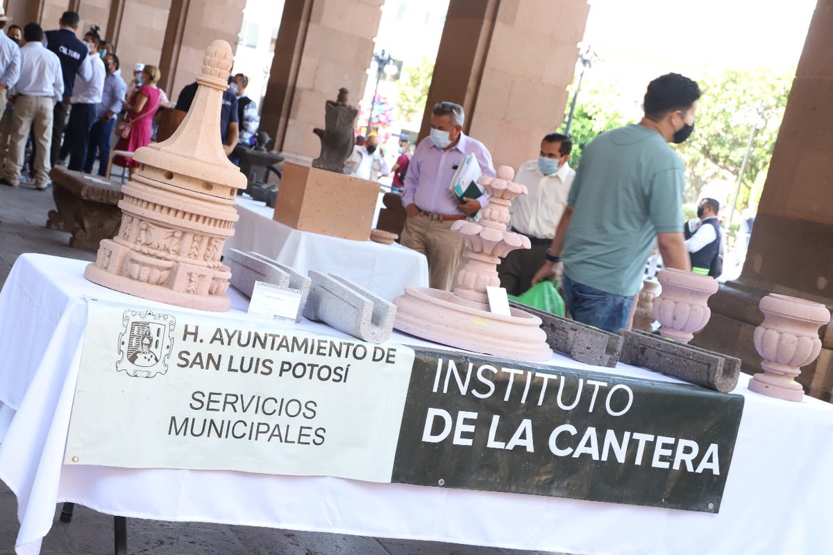SLPMunicipio's tweet photo. A las afueras de Palacio Municipal fue inaugurada la exposición de trabajos del Instituto de la Cantera de la comunidad de Escalerillas. 

¡Disponible hasta el 5 de Junio! 

Adquiere piezas que han dado fama nacional e internacional a #SanLuisPotosí.🙌🇲🇽
#ConsumeLocalSLP #SLP https://t.co/JfnH99XApd
