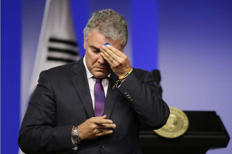 Pfrobledo's tweet photo. No recuerdo un momento de tanto desgobierno generalizado como este. Lo de @IvanDuque no es solo incapacidad e inexperiencia sino abandono tácito de la capacidad de guiar a una Nación por los linderos de la mínima convivencia. Debería ir pensando en renunciar. Hablo en serio https://t.co/Fr2FdXhN6O