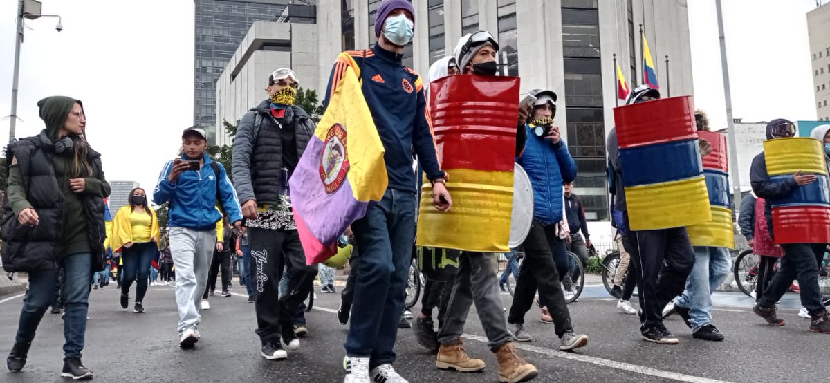 prensaobrera's tweet photo. Más imágenes de lo que fueron las masivas movilizaciones en Bogotá este viernes 28 a un mes del inicio de la rebelión popular colombiana.
Fotos: Oscar Hilarión Medina
🇨🇴✊🏽 #colombiaresiste https://t.co/E7PLGkHGIa