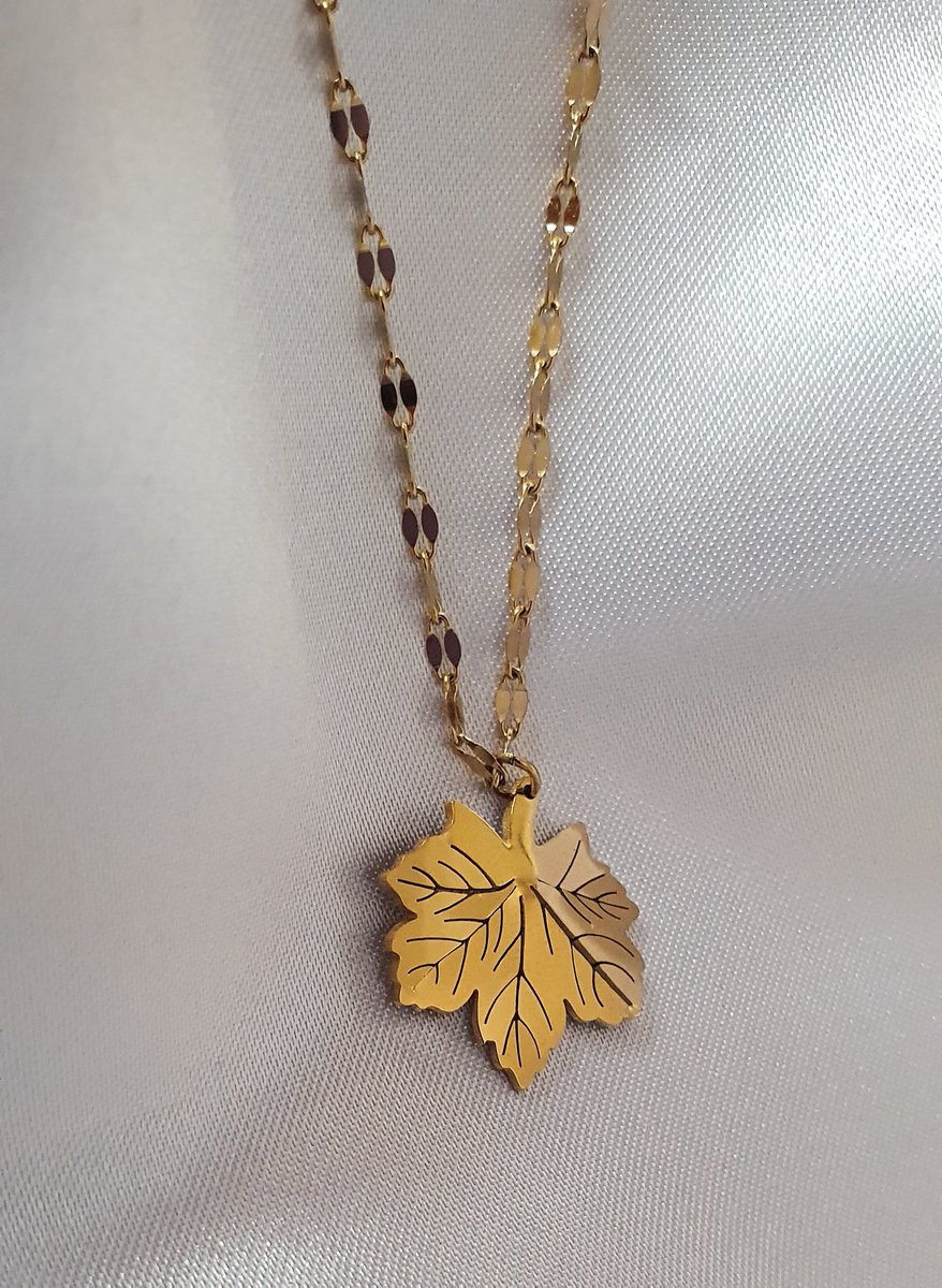 ShinesAccessory's tweet photo. Çınar Yaprağı Figürlü Arpa Zincirli Çelik Kolye 🍁
#accessory #kolye #jewelry #takı #aksesuar https://t.co/NivhMBB7PX