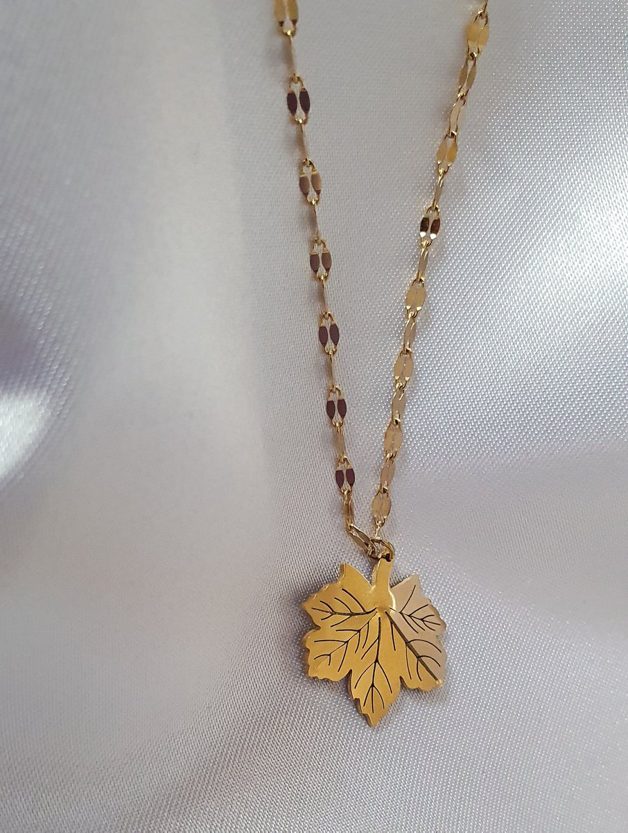 Çınar Yaprağı Figürlü Arpa Zincirli Çelik Kolye 🍁
#accessory #kolye #jewelry #takı #aksesuar