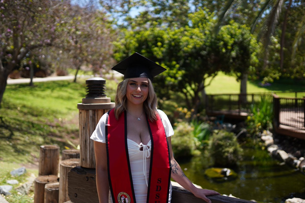 thensley0619's tweet photo. After 3 years, two jobs, and a whole lot of ups and downs, I am so proud to say that I got my degree in Criminal Justice. Thank you to all of my friends and family that have pushed me to be the best version of myself and for all of your support! #Classof2021 #SDSUGrad https://t.co/4dqAS0SemN